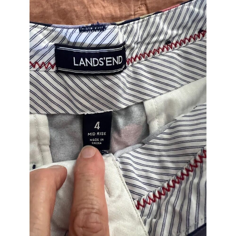 Lands’ End floral shorts, mid rise size 4 - Picture 2 of 5
